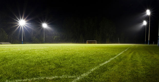 zastosowanie naświetlacza led nichia na boisku piłkarskim