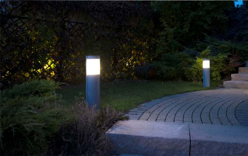 realizacja ogrodu z wykorzystaniem lampy stojącej z serii elis
